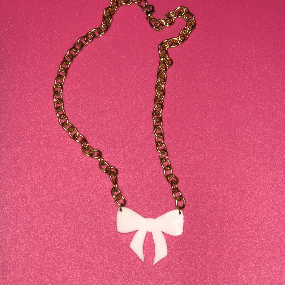 Bow Necklace White With Gold
